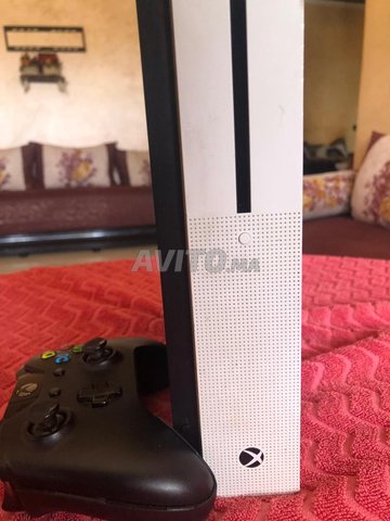 Xbox one s 1 tb n9iya avec manette original