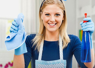 Femmes de ménage expérimentées en cuisine, nettoyage et organisation