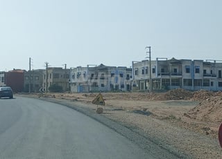 Terrain à vendre à la plage de Badoza 849 mètres sur la route principale