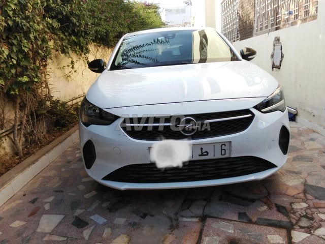 Opel corsa essence en très bonne état 