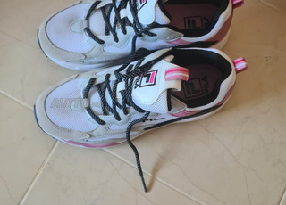 baskets de sport marque FILA