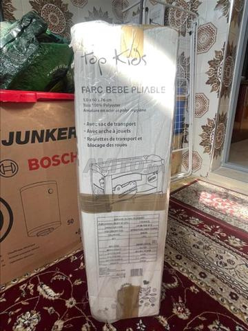 سرير قابل للطي مع فراشه