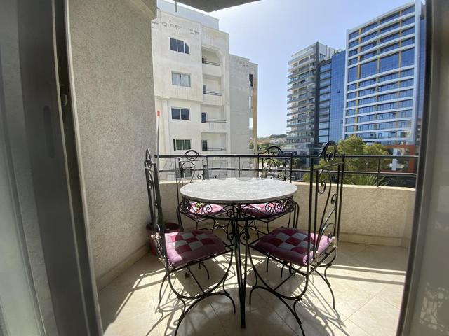 Studio avec balcon vue piscine à louer à la journée