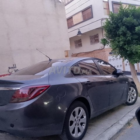 Opel Insignia Diesel Manuelle 2010 à Tanger