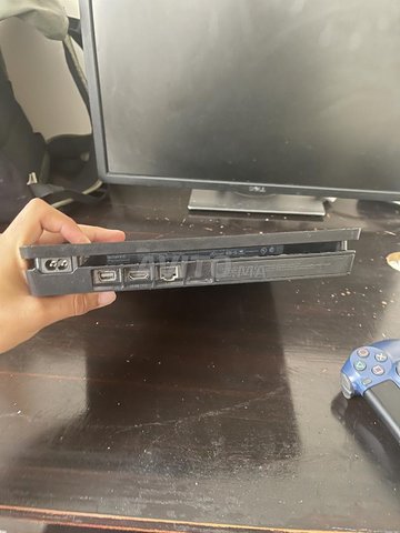 PS4 Slim 1 To en très bon état