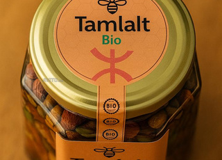 عسل بالمكسرات 