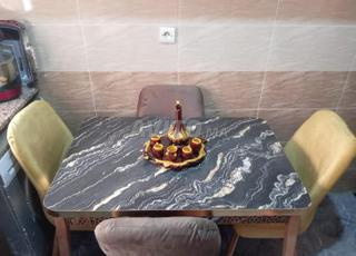 Table à manger en brique de toutes les couleurs