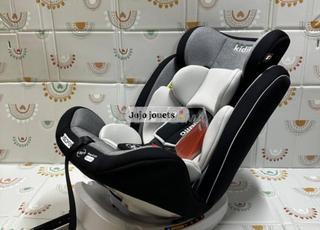 مقعد سيارة للأطفال