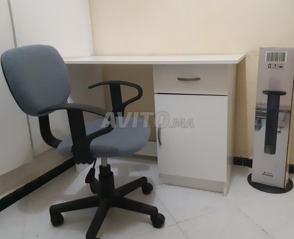bureau avec chaise 