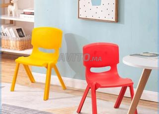 كرسي بلاستيكي
