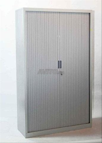 Armoire avec étagères réglables - 2