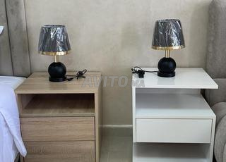 طاولة جانبية حديثة من الخشب