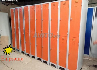 Armoire casier vestiaire métallique en stock
