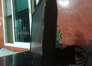 TV Samsung 19' HD & support mural