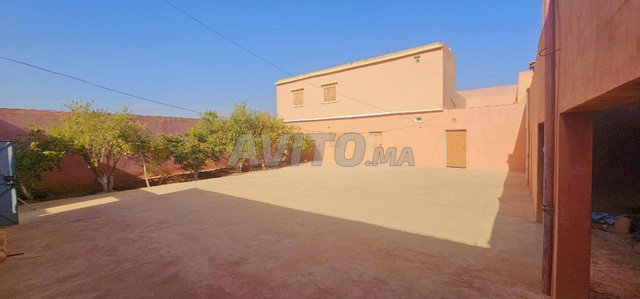 grande maison et jardin