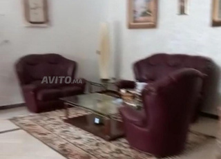 Set de 3 canapés en cuir et table basse