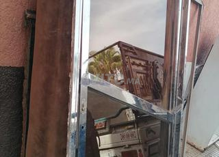 Deux portes en inox avec leurs cadres en bon état