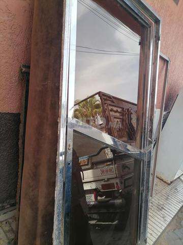 Deux portes en inox avec leurs cadres en bon état