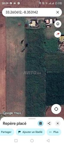 Terrain à vendre à plus de 100 mètres de la rue