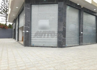 LOCAL ANGLE À LOUER OU À VENDRE À RACINE