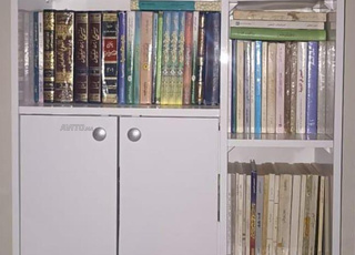 مكتبة للبيع
