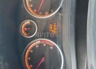 Voiture Opel Corsa modèle 2009 essence
