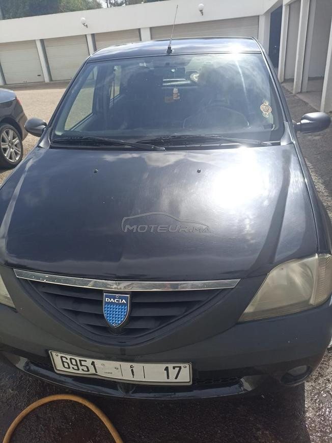Une voiture Dacia Logan 