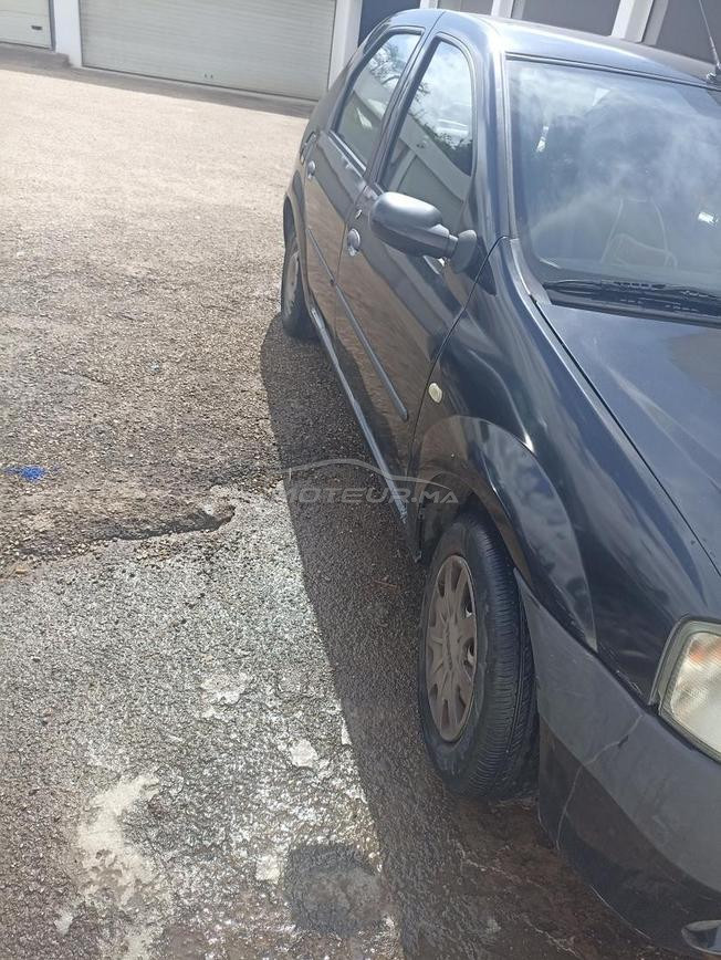 Une voiture Dacia Logan 