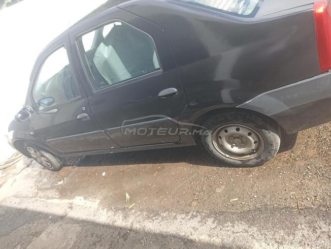 Une voiture Dacia Logan 