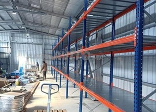 رفوف متوسطة الوزن للاستخدام المهني لتخزين البضائع