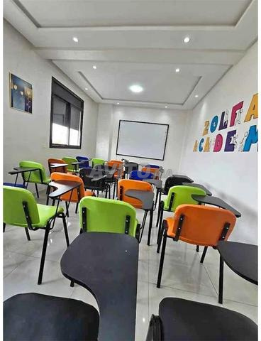 Chaise semi-métallique avec écritoire