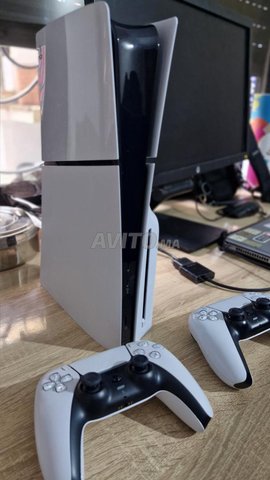 بلاي ستيشن 5 سليم قياسي مع 2 وحدة تحكم ولعبة FC 25