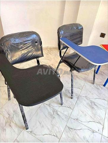 Fabrication des chaises rotatives et fixes en promo