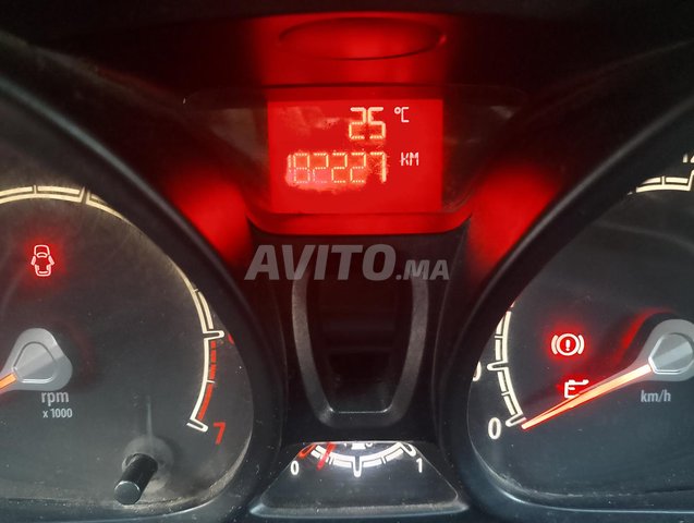Ford fiesta essence 2012