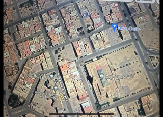 قطعة أرض رائعة ذات واجهتين أمام المسجد