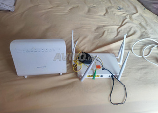 جهاز توجيه ADSL والألياف البرتقالية