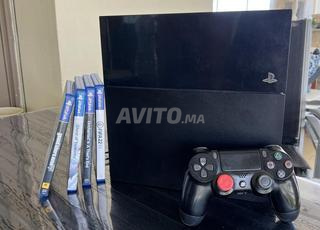 بلاي ستيشن 4 بحالة ممتازة و 4 ألعاب رائعة معروضة