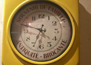 ساعة حائط عتيقة / عتيقة 1970