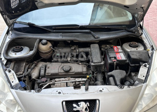 Peugeot 206 plus modèle 2011 essence