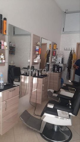 محل حلاقة مجهز للبيع