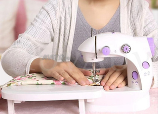 Machine à coudre portable avec table