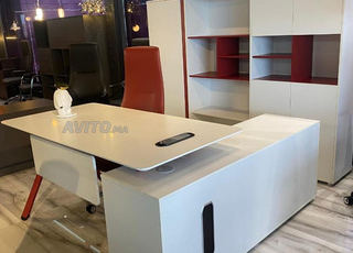 مكاتب الإدارة والمكاتب التشغيلية