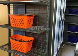 عربة سوبر ماركت في عرض ترويجي