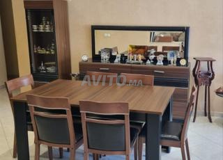 طقم طعام كامل في حالة جيدة