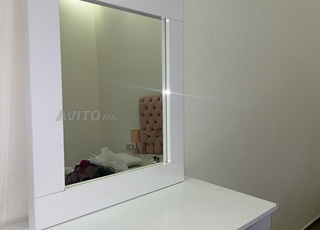 Coiffeuse blanche avec miroir – très bon état