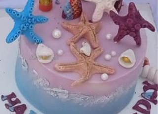 Le plus beau gâteau fait maison avec des designs attrayants et un goût inoubliable