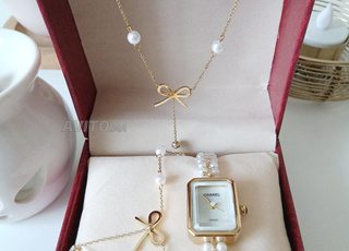 Pack de papillon et montre Chanel