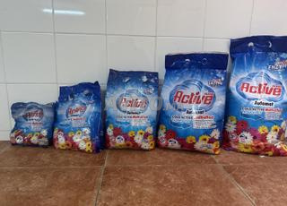 détergent en poudre et liquide