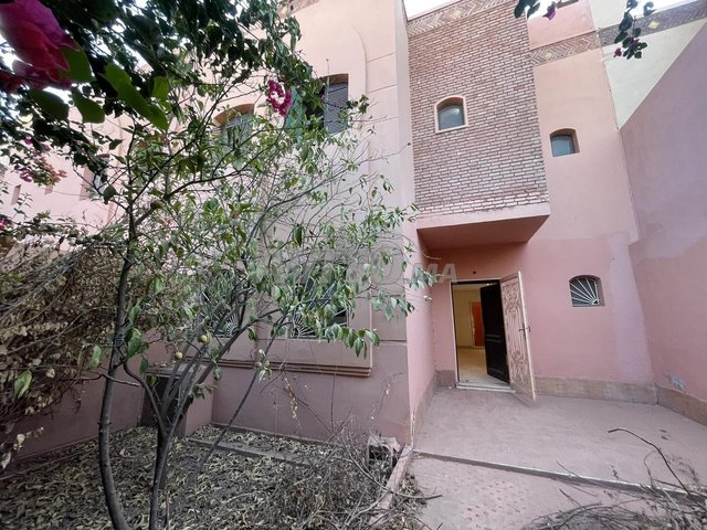 فيلا صغيرة للبيع في إقامة مغلقة