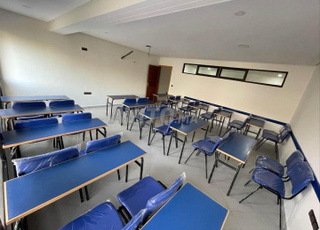 Tables et chaises pour les salles de classe